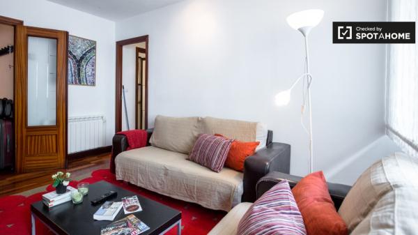 Habitación amueblada en apartamento de 3 dormitorios en Deusto, Bilbao