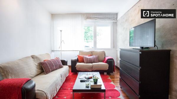 Habitación amueblada en apartamento de 3 dormitorios en Deusto, Bilbao