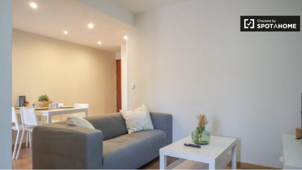 Apartamento de 3 dormitorios en alquiler en Puerta del Angel, Madrid