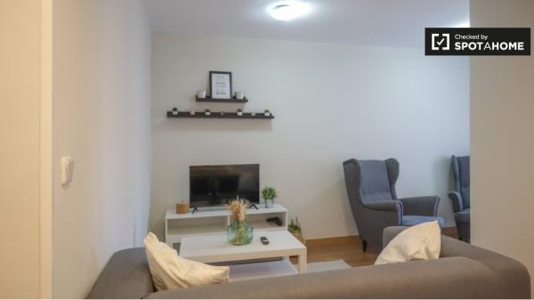 Apartamento de 3 dormitorios en alquiler en Puerta del Angel, Madrid