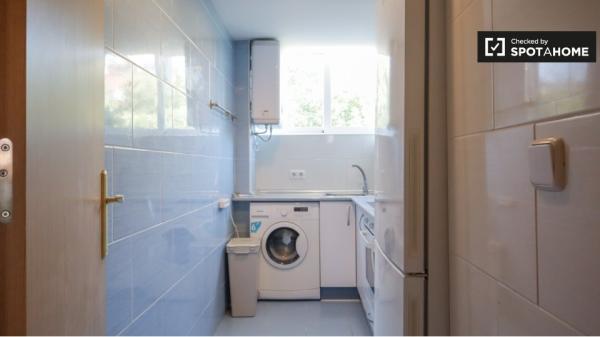 Apartamento de 3 dormitorios en alquiler en Puerta del Angel, Madrid