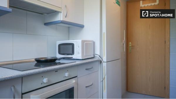 Apartamento de 3 dormitorios en alquiler en Puerta del Angel, Madrid