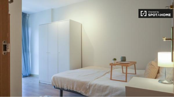 Apartamento de 3 dormitorios en alquiler en Puerta del Angel, Madrid