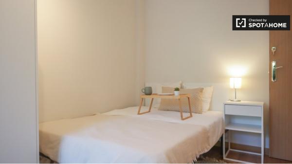 Apartamento de 3 dormitorios en alquiler en Puerta del Angel, Madrid