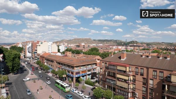 Camera in appartamento con 6 camere da letto ad Alcalá de Henares, Madrid