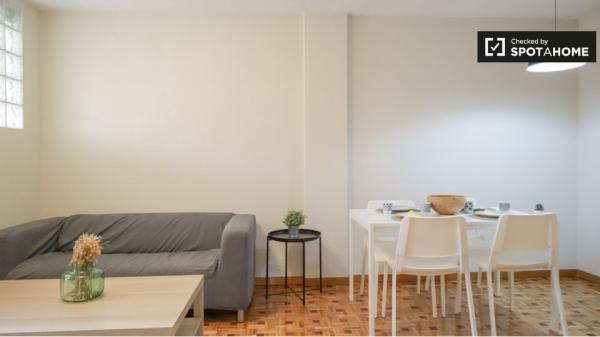 Apartamento de 4 dormitorios en alquiler en Aluche, Madrid.