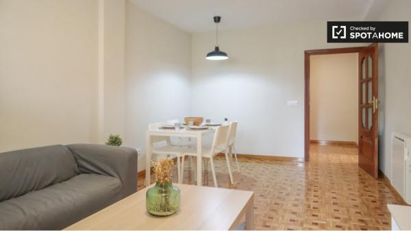 Apartamento de 4 dormitorios en alquiler en Aluche, Madrid.