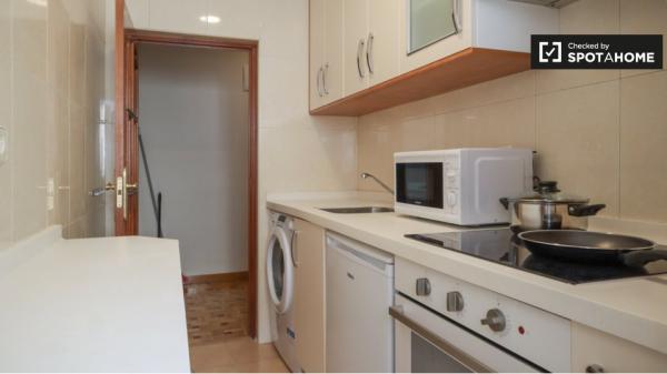 Apartamento de 4 dormitorios en alquiler en Aluche, Madrid.