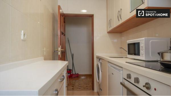 Apartamento de 4 dormitorios en alquiler en Aluche, Madrid.