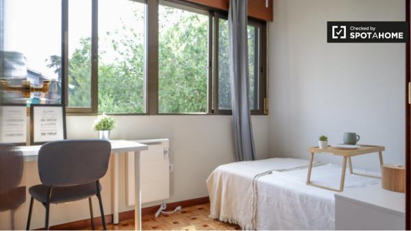 Apartamento de 4 dormitorios en alquiler en Aluche, Madrid.