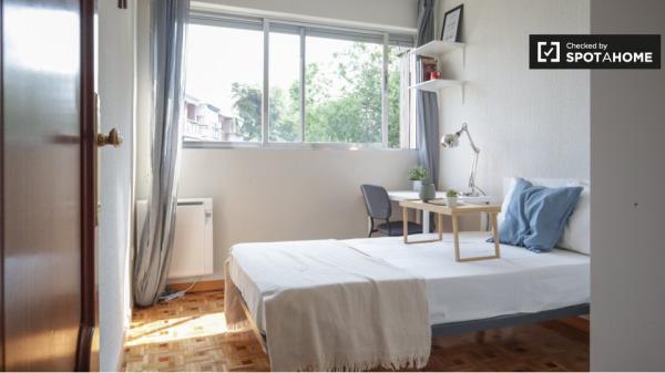 Apartamento de 4 dormitorios en alquiler en Aluche, Madrid.