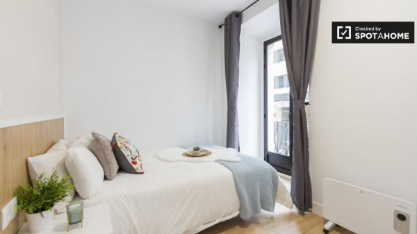 Se alquila habitación doble, apartamento de 8 dormitorios, Argüelles, Madrid