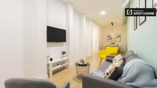 Se alquila habitación doble, apartamento de 8 dormitorios, Argüelles, Madrid