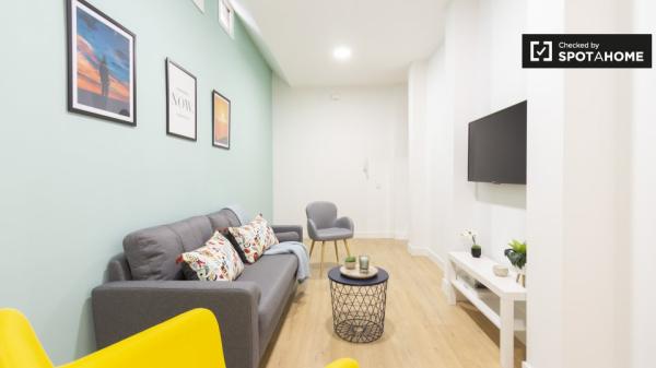 Se alquila habitación doble, apartamento de 8 dormitorios, Argüelles, Madrid