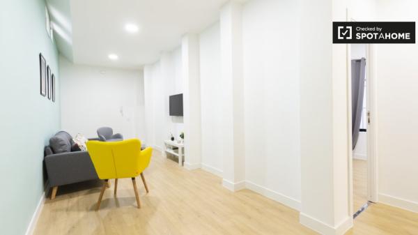 Se alquila habitación doble, apartamento de 8 dormitorios, Argüelles, Madrid