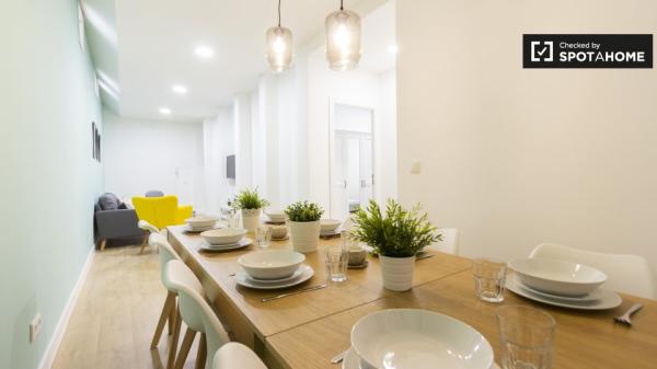 Se alquila habitación doble, apartamento de 8 dormitorios, Argüelles, Madrid