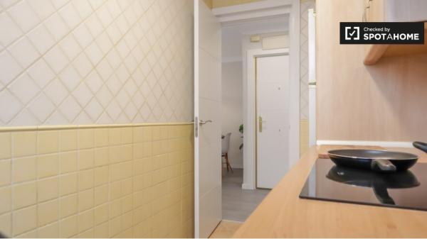 Apartamento de 4 dormitorios en alquiler en Aluche, Madrid.