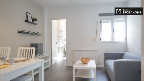 Se alquila habitación en piso de 4 dormitorios en Madrid