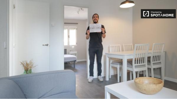 Se alquila habitación en piso de 4 dormitorios en Madrid