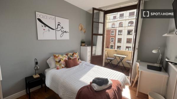 Zimmer zu vermieten in 5-Zimmer-Wohnung in Bilbao