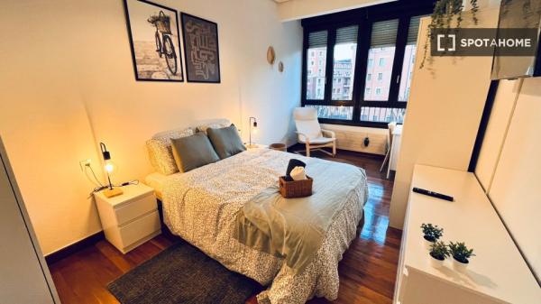 Zimmer zu vermieten in 5-Zimmer-Wohnung in Bilbao