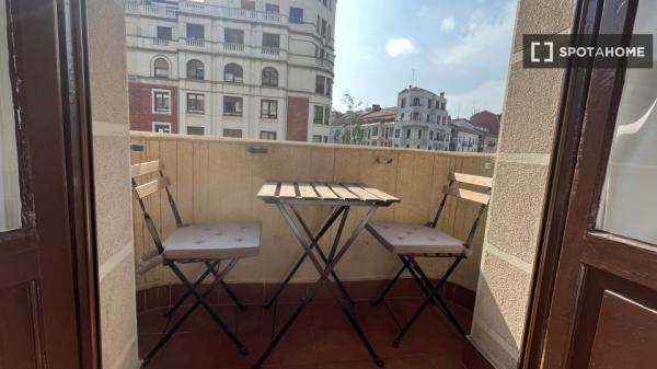 Zimmer zu vermieten in 5-Zimmer-Wohnung in Bilbao