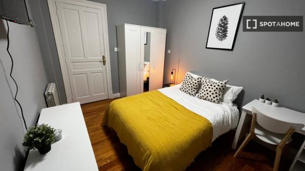 Zimmer zu vermieten in 5-Zimmer-Wohnung in Bilbao