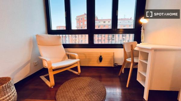 Zimmer zu vermieten in 5-Zimmer-Wohnung in Bilbao