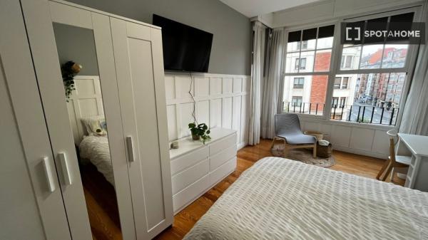 Zimmer zu vermieten in 5-Zimmer-Wohnung in Bilbao