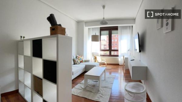 Zimmer zu vermieten in 5-Zimmer-Wohnung in Bilbao