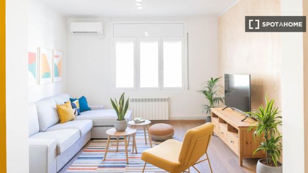 Se alquila habitación en piso de 5 habitaciones en Barcelona