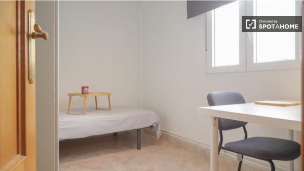 Apartamento de 3 dormitorios en alquiler en Puerta Bonita, Madrid