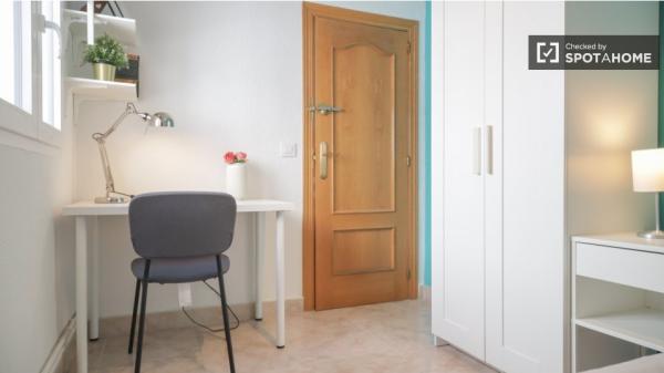 Apartamento de 3 dormitorios en alquiler en Puerta Bonita, Madrid