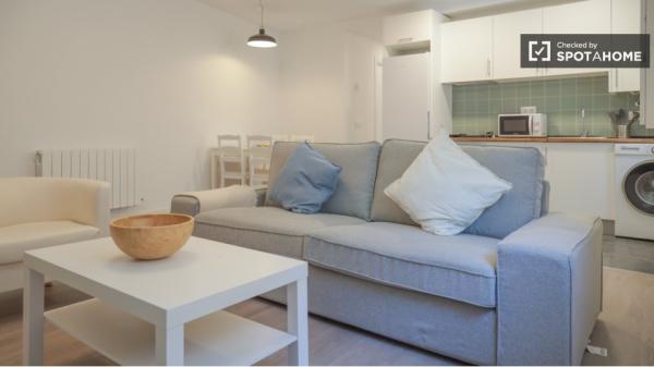 Apartamento de 4 dormitorios en alquiler en Aluche, Madrid.