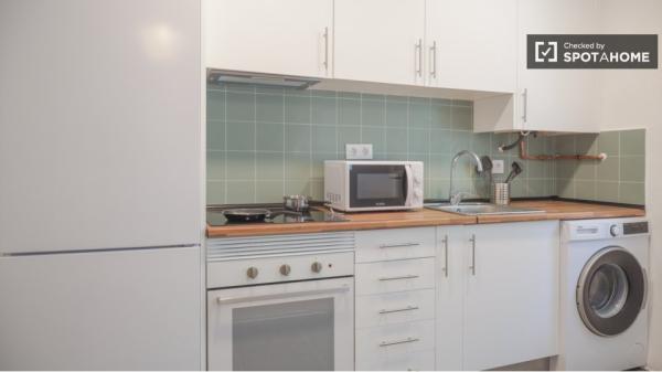 Apartamento de 4 dormitorios en alquiler en Aluche, Madrid.