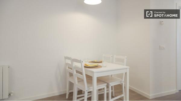 Apartamento de 4 dormitorios en alquiler en Aluche, Madrid.