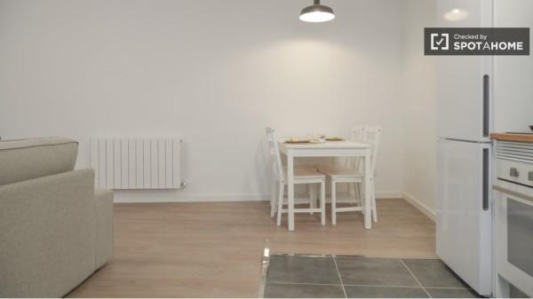 Apartamento de 4 dormitorios en alquiler en Aluche, Madrid.