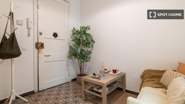 Room for rent in 7-bedroom apartment in Barcelona