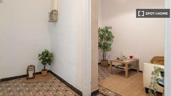 Room for rent in 7-bedroom apartment in Barcelona