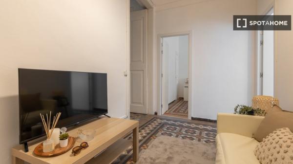 Se alquilan habitaciones en apartamento de 6 dormitorios en Barcelona