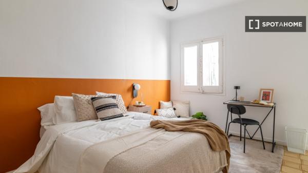 Zimmer zu vermieten in 6-Zimmer-Wohnung in Barcelona