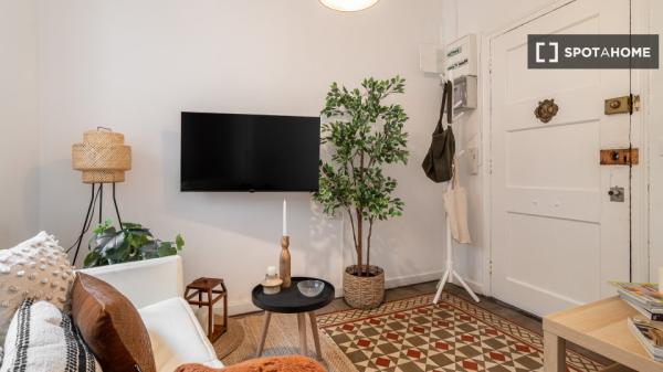 Chambres à louer dans un appartement de 6 chambres à Barcelone