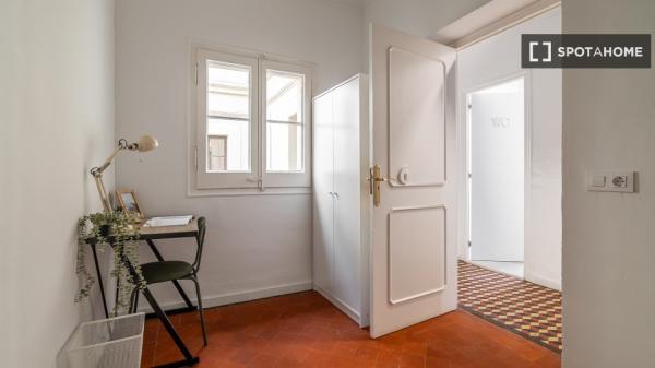 Se alquilan habitaciones en apartamento de 6 dormitorios en Barcelona