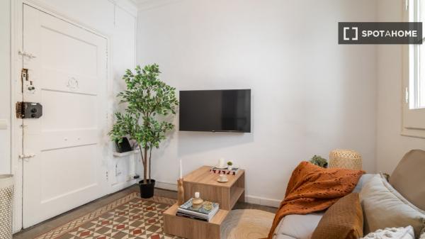 Chambres à louer dans un appartement de 7 chambres à Barcelone