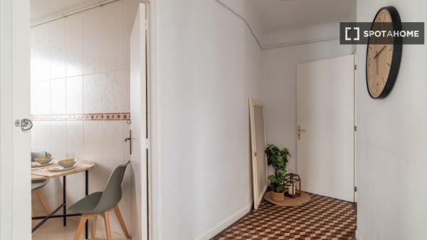 Chambres à louer dans un appartement de 7 chambres à Barcelone