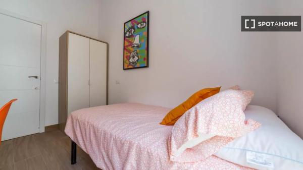 Se alquila habitación en piso compartido en Valencia