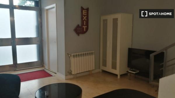 Quartos para alugar em apartamento de 8 quartos em Madrid