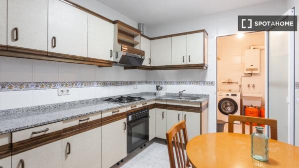 Quarto para alugar localizado em Alicante