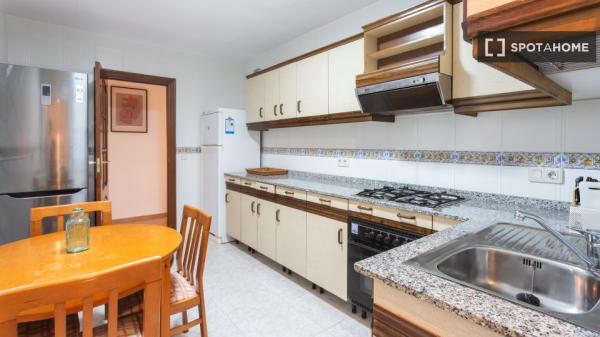 Quarto para alugar localizado em Alicante