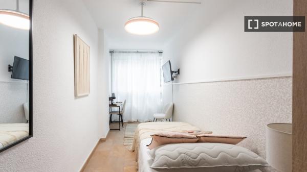 Quarto para alugar localizado em Alicante